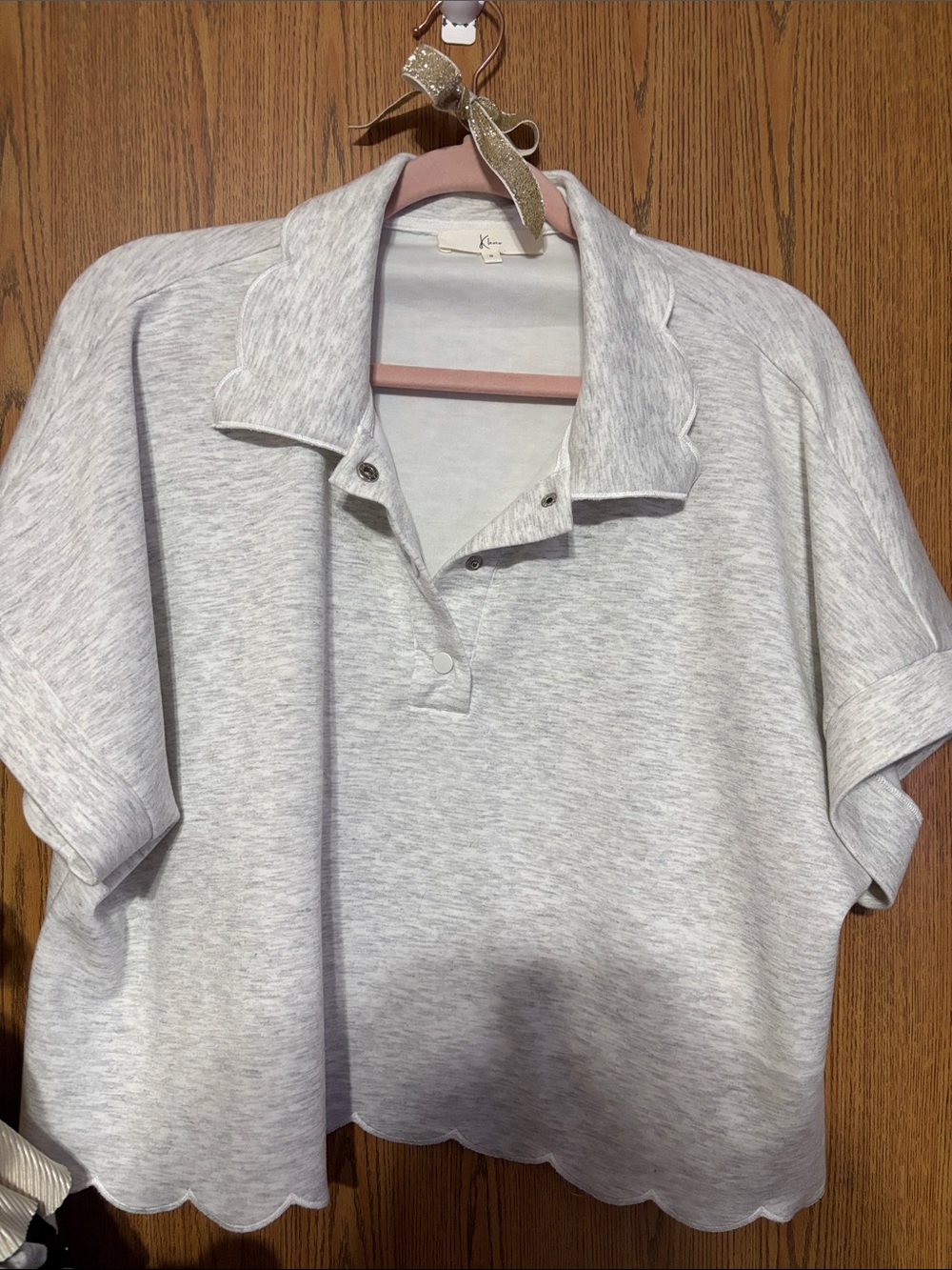 Kensie Light Gray Scallop-Hem Crop Polo Top
